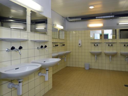 alpenlodge-kuehboden-sanitaere-einrichtungen-touristenalger-fiescheralp-aletsch-arena-2.jpg