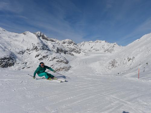 skifahren-aletschgletscher-4-aletsch-arena-christian-perret-s.jpg